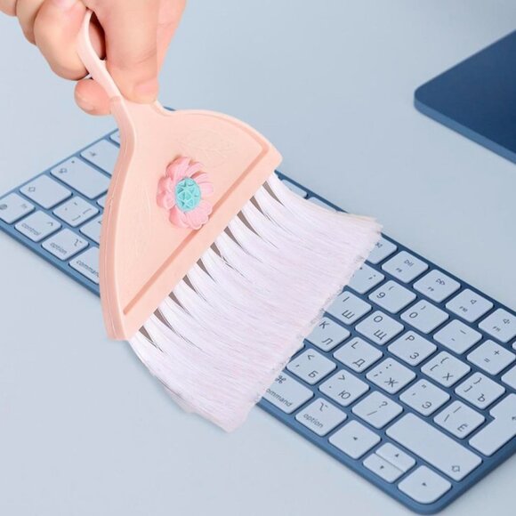 New Small Pink Dustpan with Adorable Flower & White Soft Bristles - Picture 3 of 8